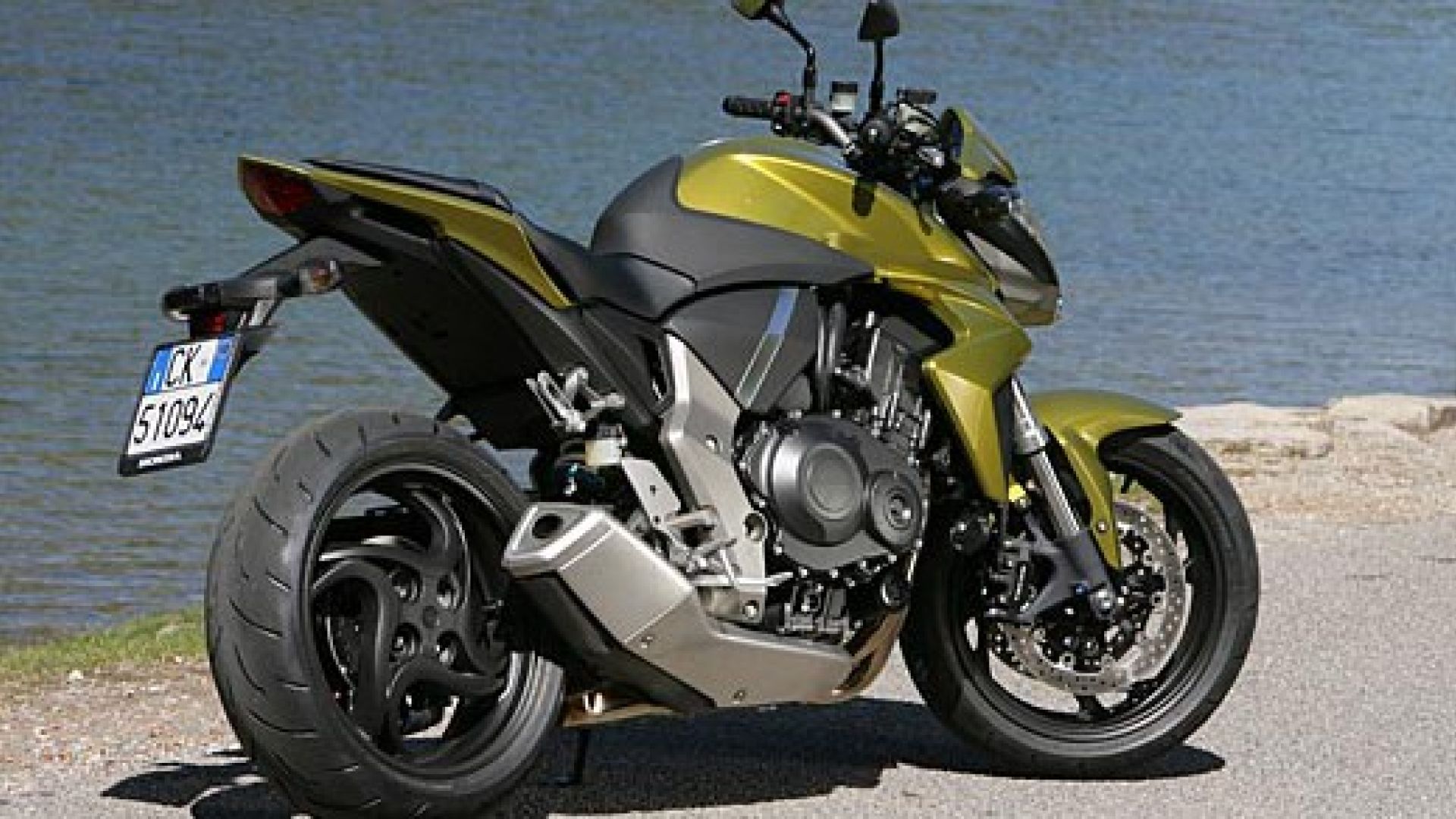 Test Drive: Honda CB 1000 R - MotorBox