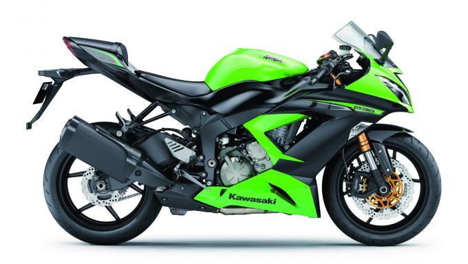 Kawasaki zx6r vs honda 600rr #6