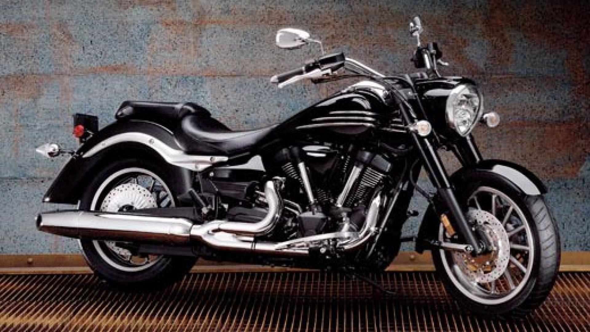 Anteprima Yamaha XV 1900 Midnight Star MotorBox