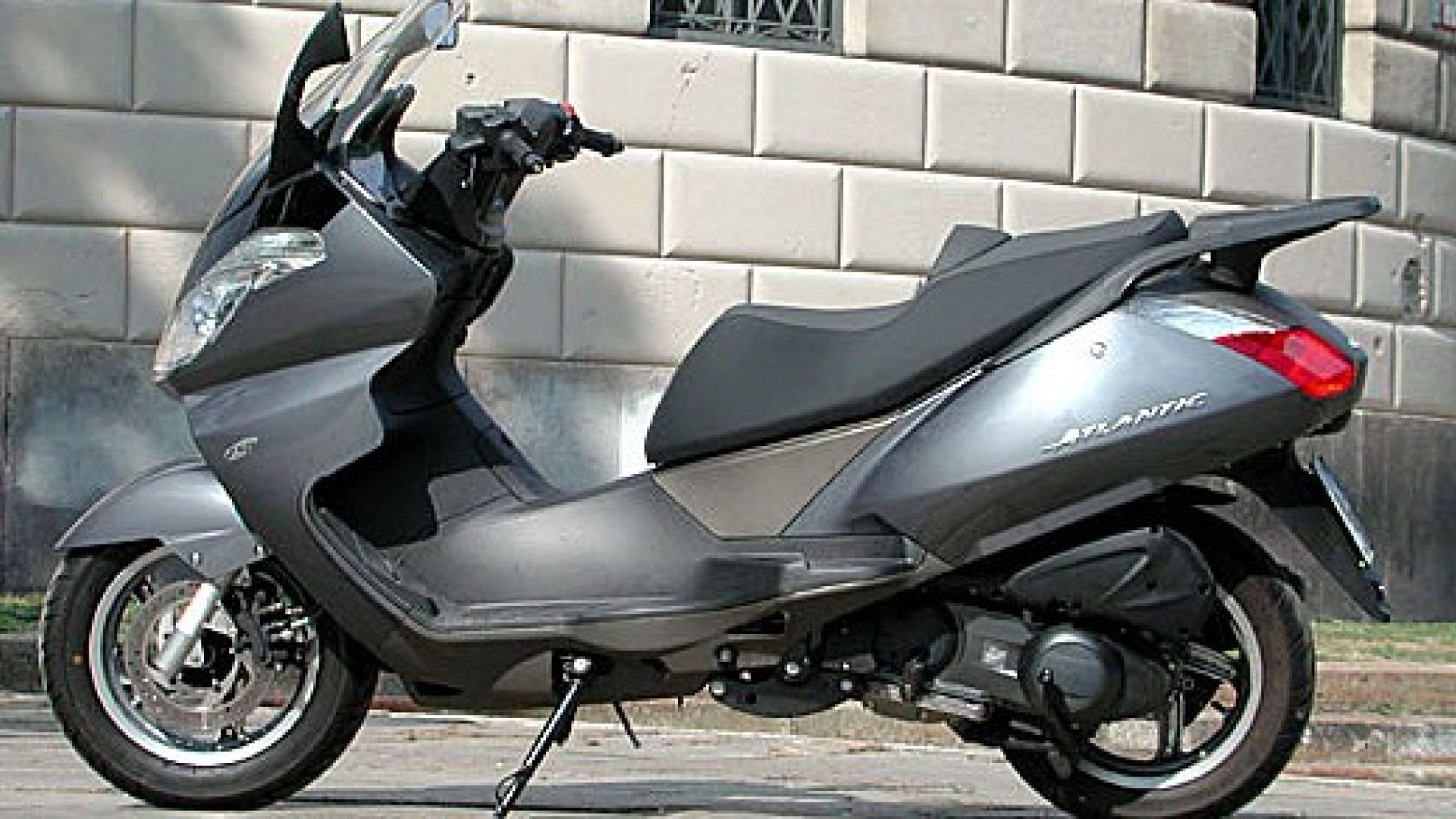 Aprilia Atlantic 250 - MotorBox