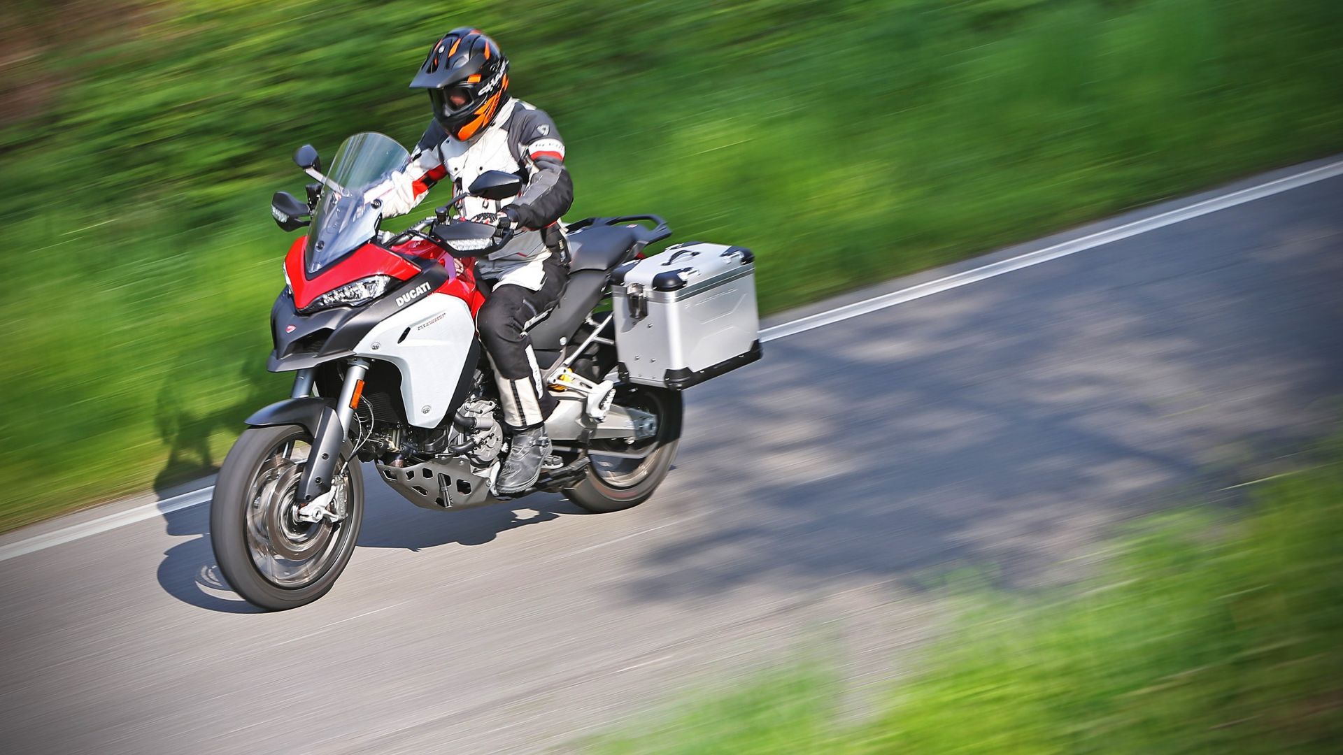 ducati multistrada 1200 enduro vs bmw r1200gs adventure