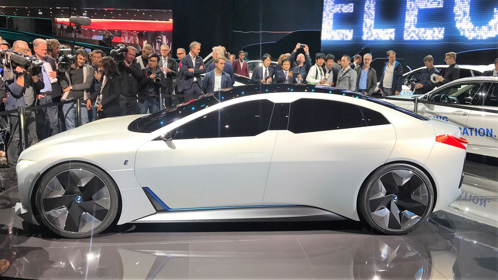 La nuova berlina elettrica BMW i4 avrà 700 km di autonomia ...