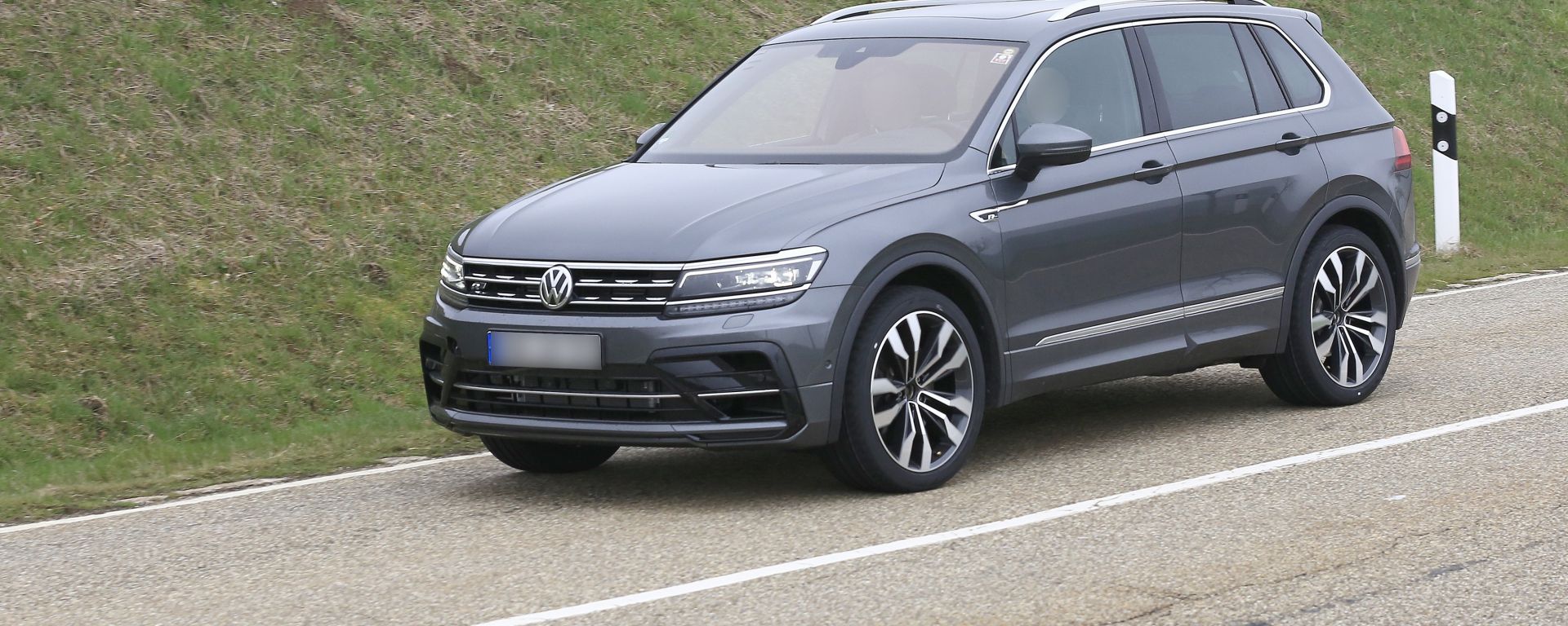 Nuova Volkswagen Tiguan R Foto Caratteristiche Motore Prezzo Motorbox