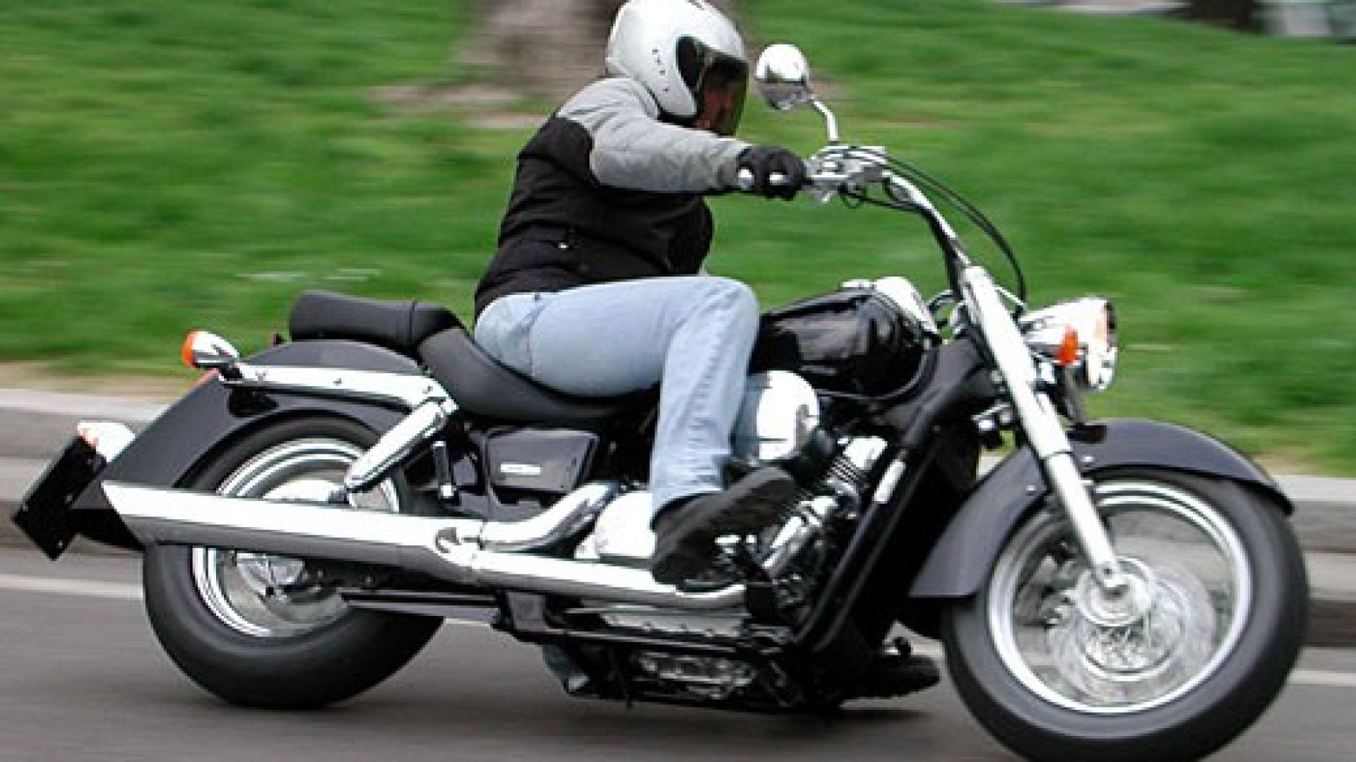Test Drive: Honda Shadow 750 - MotorBox
