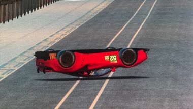 24 Ore Le Mans virtuale: la Ferrari 488 GTE di Antonio Giovinazzi a... testa in giù
