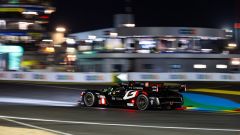 24h Le Mans, 9° ora: Toyota emerge in condizioni mutevoli, penalizzato Kubica
