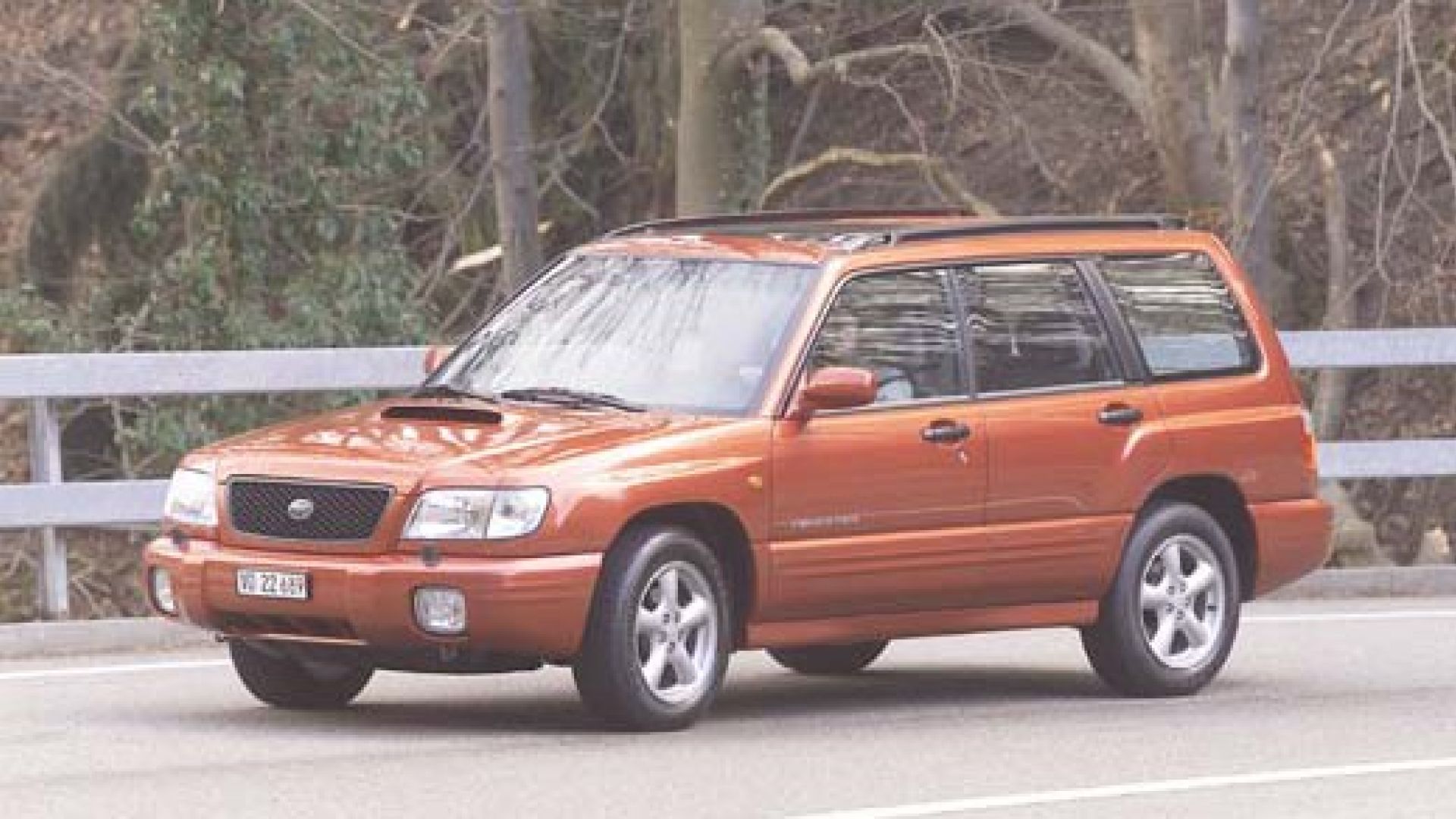 Годы выпуска субару форестер. Субару Форестер 1. Subaru Forester 1 поколения. Subaru Forester 2002. Субару Форестер 2 поколения.