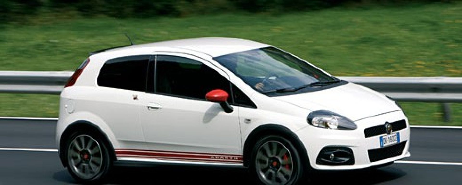 Abarth Grande Punto Prova Su Strada Prova In Pista Dotazioni Prezzi Motorbox