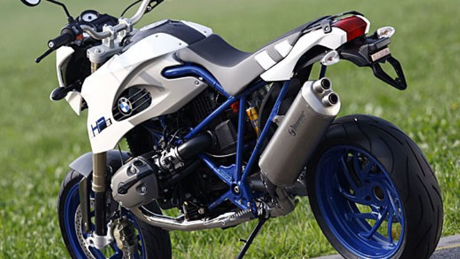 Обзор мотоциклов. BMW hp2 Megamoto. BMW Bike hp2. Мотоциклы БМВ hp2. R1200 hp2 Megamoto.