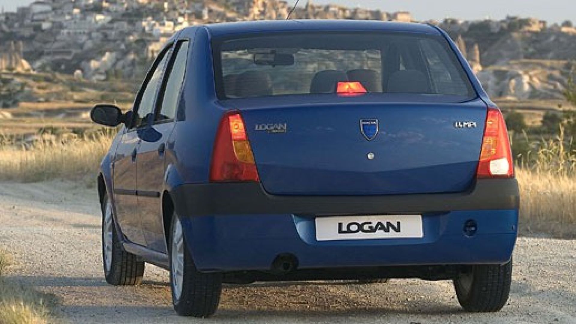 Рено 1.4 отзывы. Renault Logan 10. Рено Логан 1.4. Renault Logan 4. Renault Logan 2005.