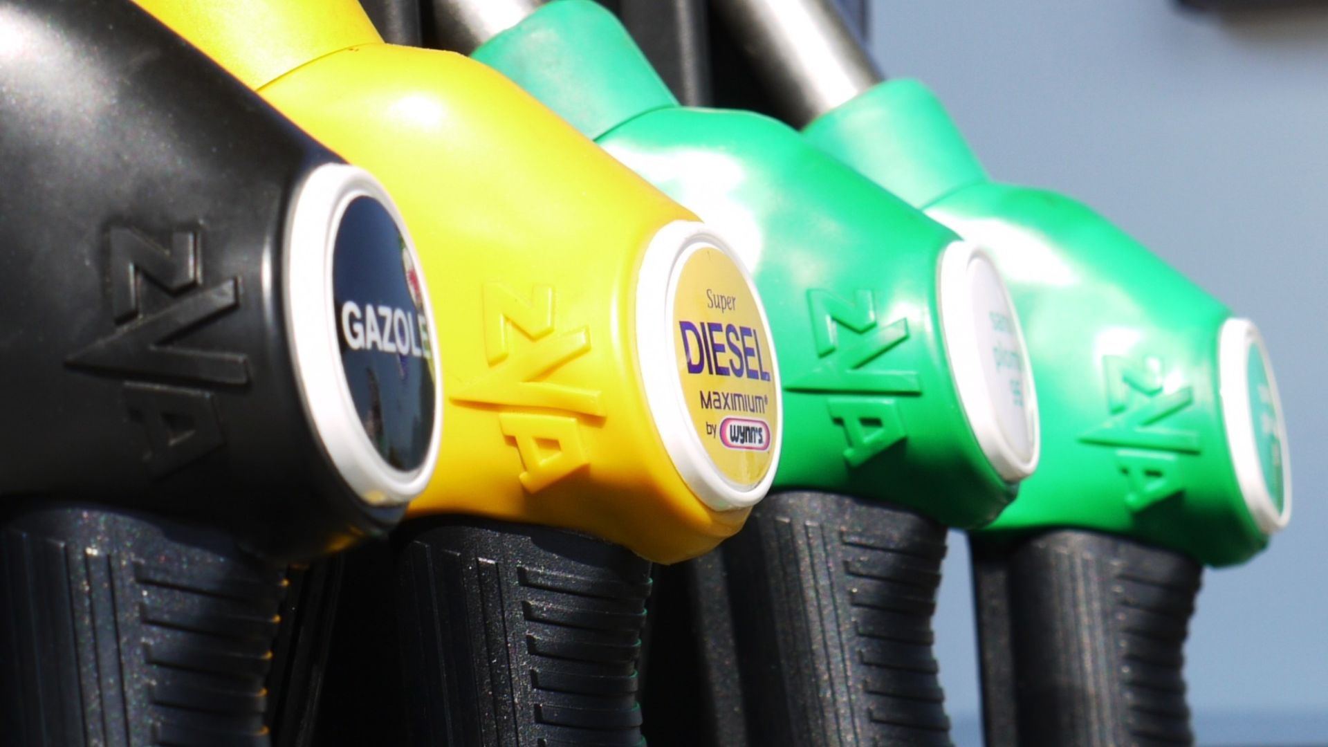 Accise su, accise giù. Cosa cambia nel 2025 per benzina e Diesel