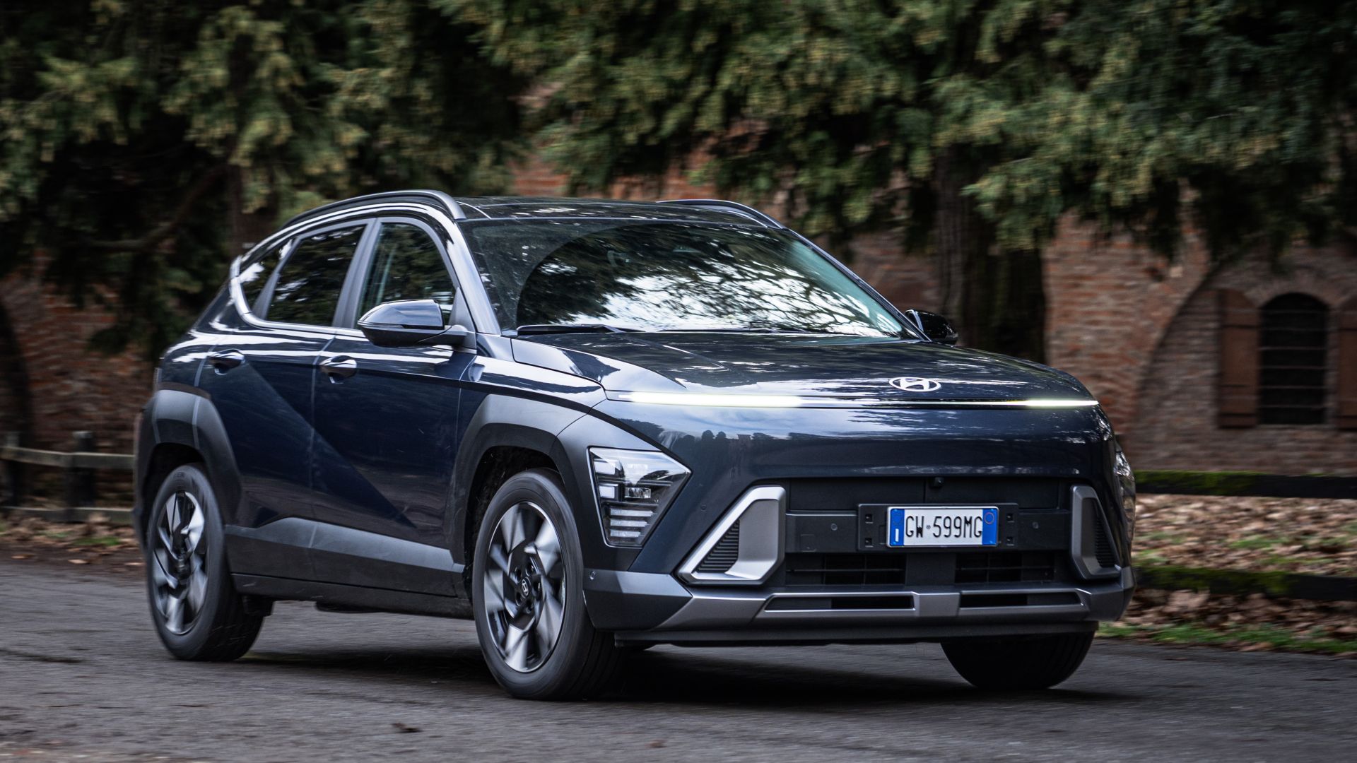 Hyundai Kona Full Hybrid alla prova consumi: scopri l'efficienza nel mondo reale