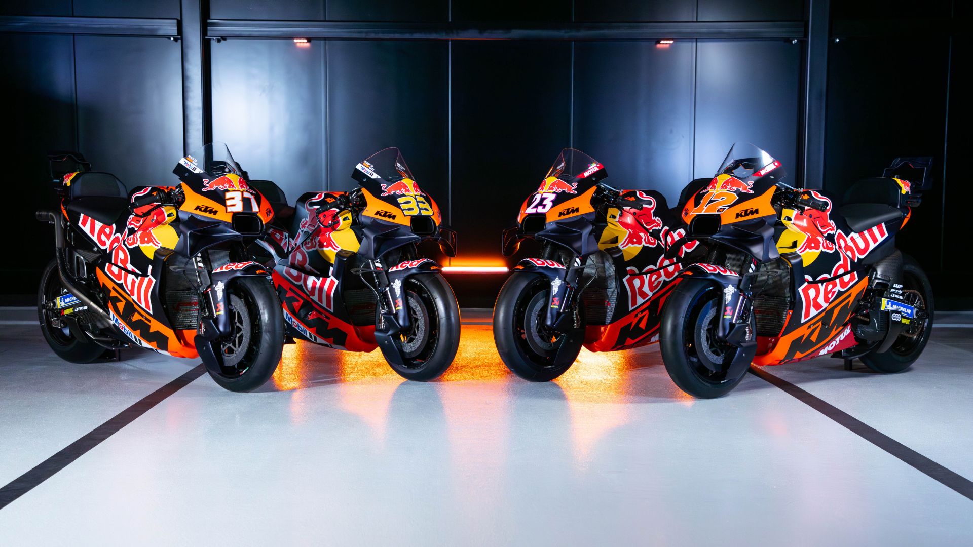 Ecco i Red Bull KTM Factory Racing & Tech 3 Team di Acosta, Binder, Viñales e Bastianini