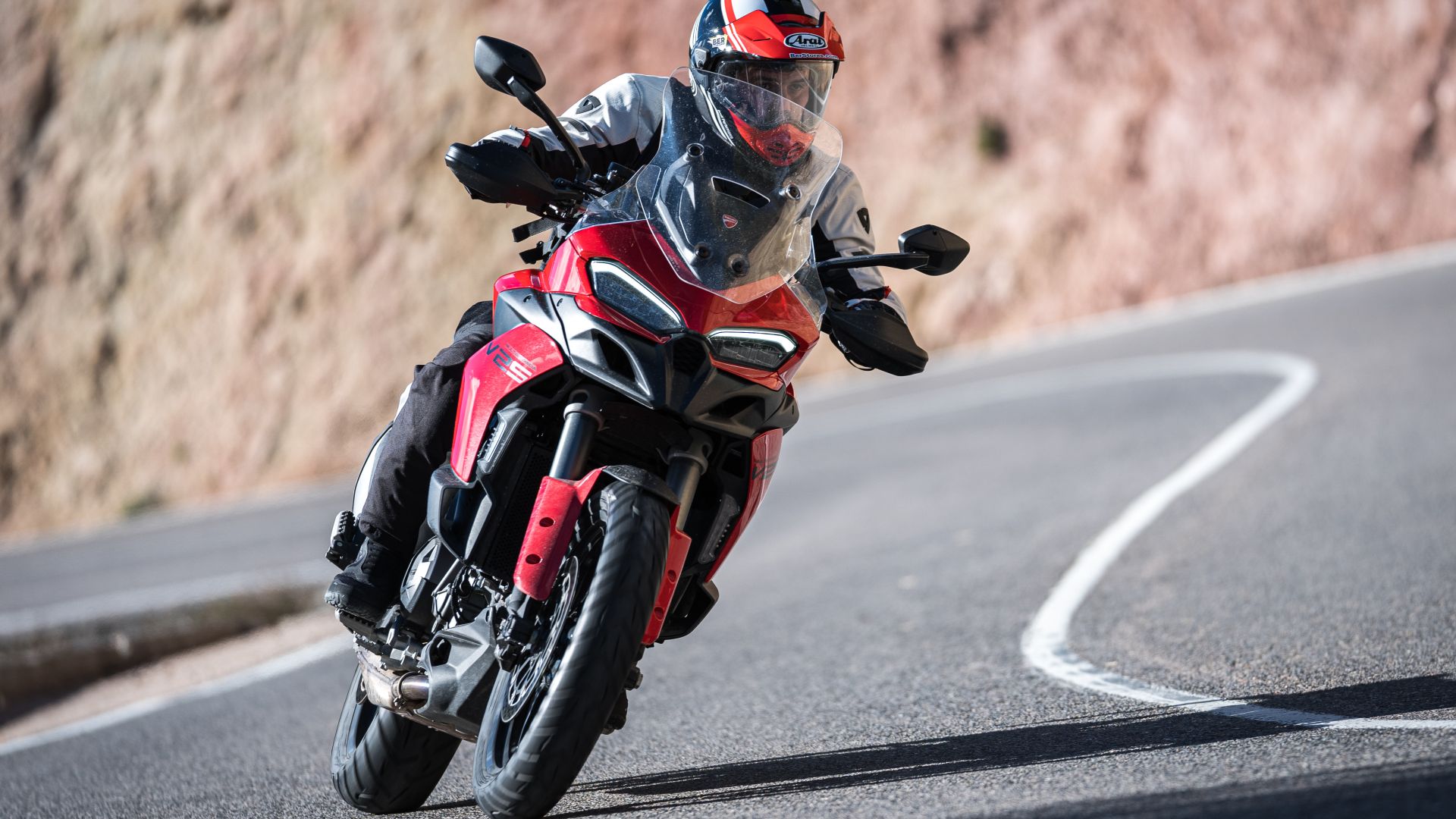 Ducati Multistrada V2 2025: senza Desmo è meglio! Test, versioni e prezzi