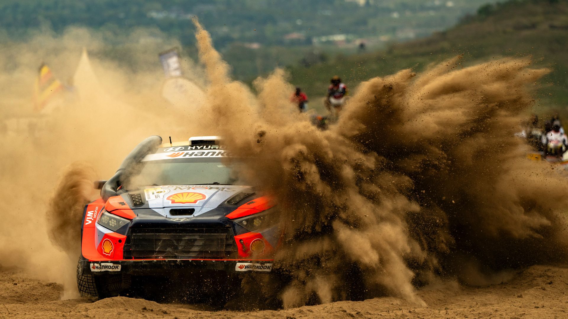 Safari Rally Kenya: Tanak sale al comando, Neuville in ritardo, Fourmaux già fuori!