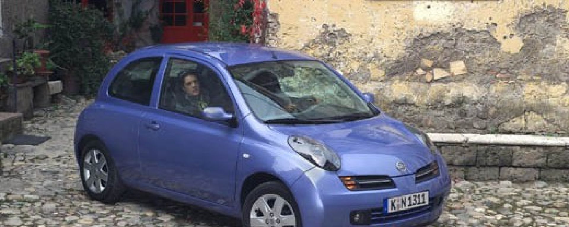 aprire nissan micra batteria scarica