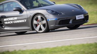 A bordo della Porsche Cayman S con le Michelin Pilot Sport Cup2 Connect