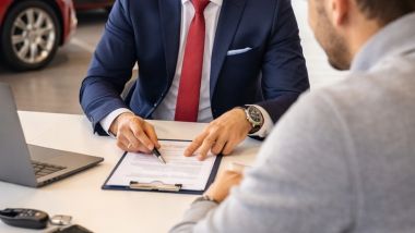 A dicembre i concessionari sono... un po' di corsa