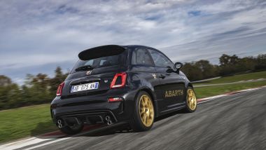 Abarth 695 75° Anniversario, i quattro terminali dello scarico Record Monza