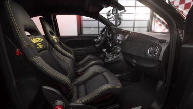 Abarth 695 75° Anniversario, l'interno