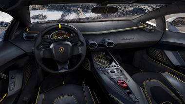Addio V12, Lamborghini Auténtica: il posto guida