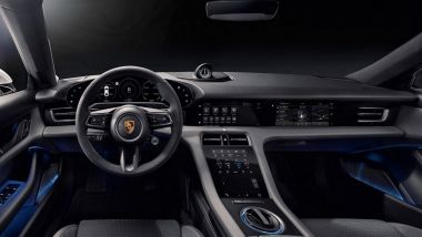 Aggiornamento software Porsche: l'abitacolo della berlina sportiva 100% elettrica