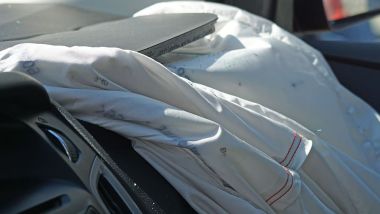 Airbag difettosi, scoppia un nuovo caso