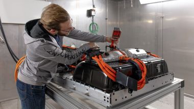 Al lavoro nel Battery Lab Volvo