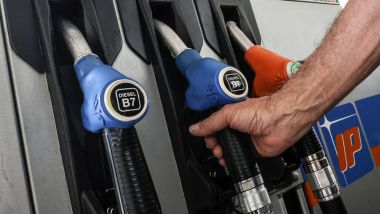 Al servito, diesel e benzina ben oltre quota 2 euro
