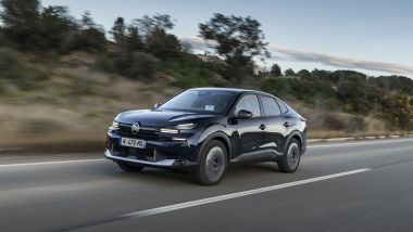 Al volante della Nuova Citroen C4 X 2025