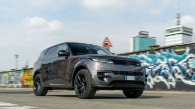 Al volante della Range Rover Sport plug-in hybrid