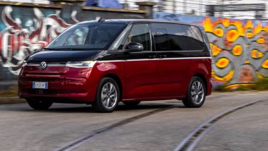 Al volante della Volkswagen Multivan 2.0 TDI Life DSG