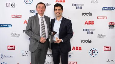 Alejandro Recanses, Direttore Generale di Pirelli West Europe riceve il premio Tyre of the Year