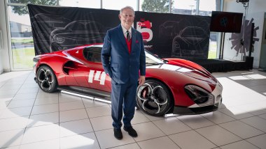 Alfa Romeo 33 Stradale: il collezionista Glynn Bloomquist con la sua supercar in Texas