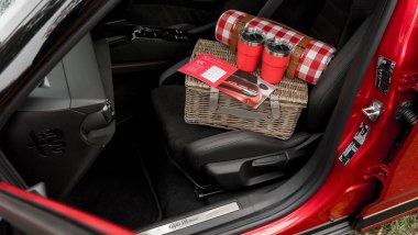 Alfa Romeo: dagli incontri virtuali a quelli reali come un bel picnic a due