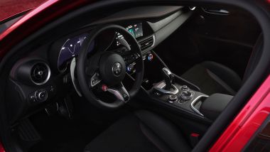 Alfa Romeo Giulia e Stelvio Quadrifoglio Collezione: l'abitacolo sportivo con finiture esclusive