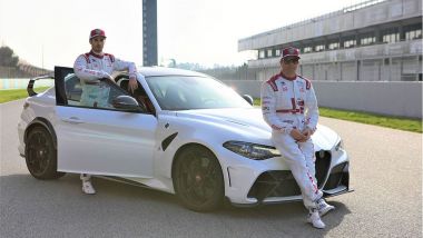 Alfa Romeo Giulia GTA: i piloti del Team Formula Uno con la super berlina del Biscione