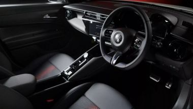 Alfa Romeo Junior Edizione Bianco: l'abitacolo dell'urban-SUV rifinito con cura 