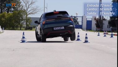 Alfa Romeo Junior Ibrida accusa un certo sottosterzo nella prova dell'alce