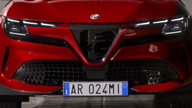 Alfa Romeo Milano, luci ''3+3'' e nuovo scudo Alfa