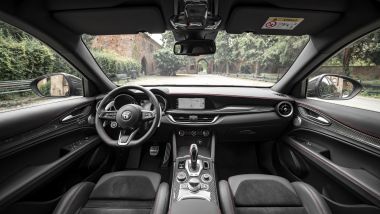 Alfa Romeo Stelvio Estrema: gli interni