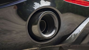 Alfa Romeo Stelvio Estrema: gli scarichi doppi neri