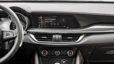 Alfa Romeo Stelvio Estrema: lo schermo dell'infotainmente veloce ma piccolino