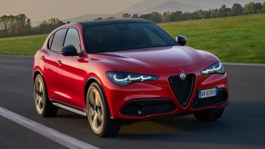 Alfa Romeo Stelvio: il nuovo modello avr&agrave; la targa al centro e non pi&ugrave; a destra