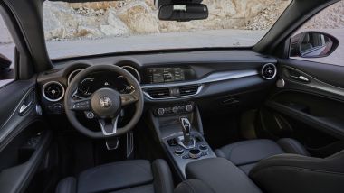 Alfa Romeo Stelvio Q4 Veloce, gli interni