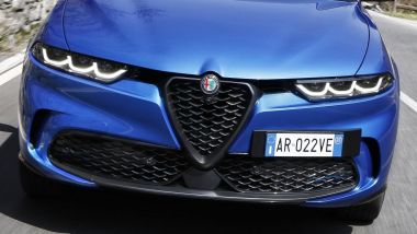 Alfa Romeo Tonale, fari Full LED a tre moduli