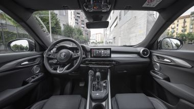 Alfa Romeo Tonale Hybrid: interni