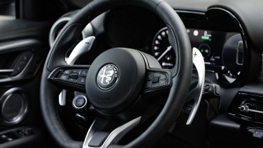 Alfa Romeo Tonale, le palette per l'uso sequenziale del cambio automatico
