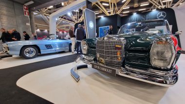 Allo stand Mercedes, in pedana roadster, cabriolet e storia della sicurezza