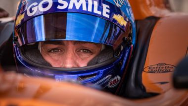 Alonso nell'abitacolo della sua Dallara-Chevrolet per la Indy500